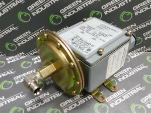 USED Square D 9016 GAW-1 Vacuum Switch Ser.C Form F 100 psig 6.9 bar maximum