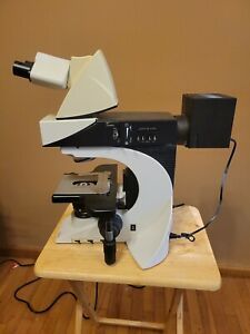 Leica DM 2500M Microscope
