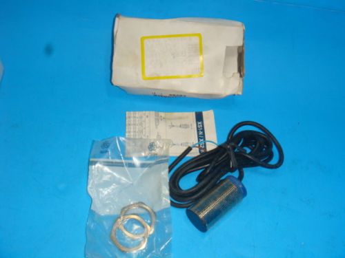 New Telemecanique XS1 M30FB260 Inductive Proximity Switch New IN Box