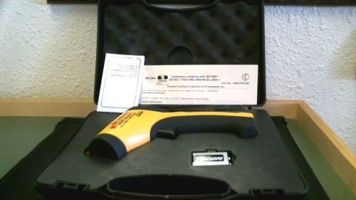 VWR® Traceable Infrared Thermometer Gun with Laser Sighting VWR International