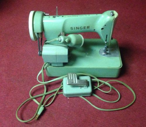 HEAVY DUTY INDUSTRIAL STRENGTH SINGER 185j SEWING MACHINE, upholstery and more