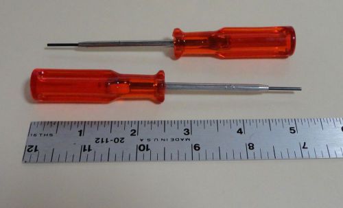 2 Screwdrivers for industrial overlock sewing machines to change the needle