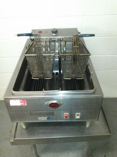 Wells electric counter top 2 basket fryer f101 for sale