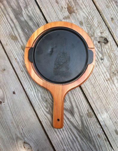 Imported Round Cast Iron Sizzling Steak Plate with Wooden Base, size 8&#034; diam