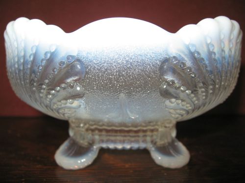 Clear opalescent glass beaded shell pattern candy jam soap dish crystal nut bowl
