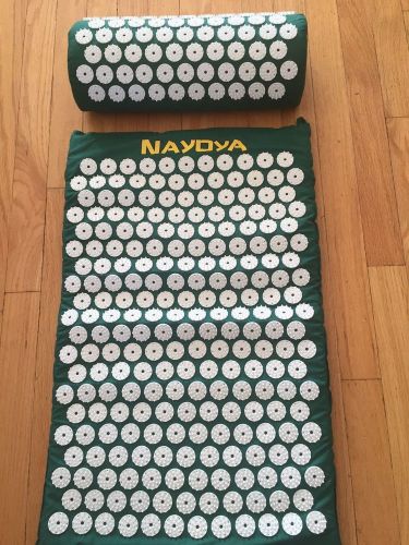 Acupressure Mat &amp; Pillow Set for Chronic Back Neck Pain Treatment Nayoya Green