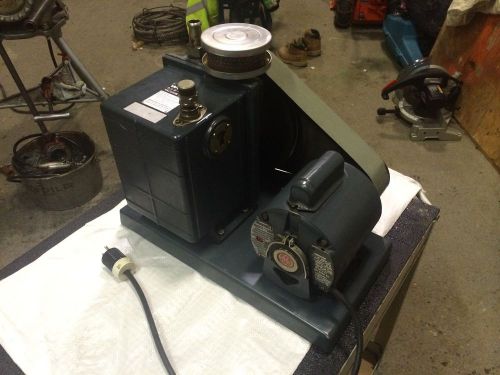 Welch model-1402 vacuum pump NO RESERVE