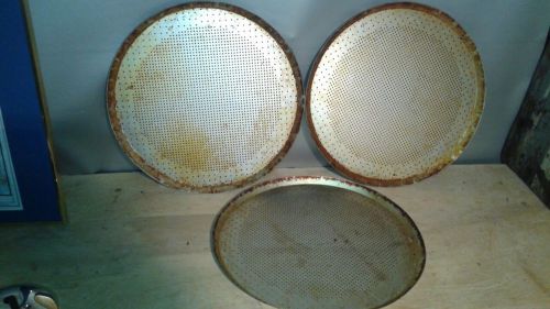 (3) Commercial Seasoned Perforated Pizza Pans 17 Across 3/4&#034; Deep  Pizza H