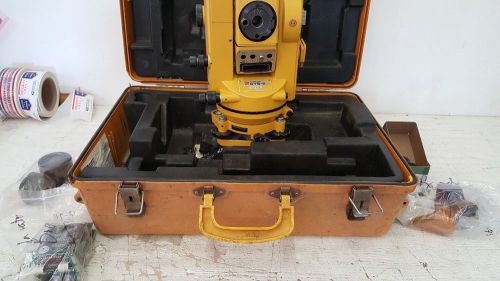 TOPCON GTS-300 TOTAL STATION PARTS/NOT WORKING NO HANDLE w/CARRY CASE NICE