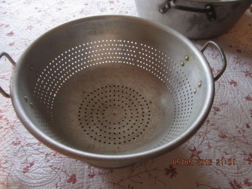 Lg Aluminum Colander - will strain up to 20lbs of Pasta!
