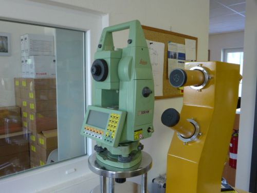 Leica TCR1105 reflectorless total station spares/repair only-drop down unit