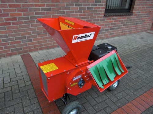 Wood chipper / shredder, 13 hp, tow behind, new , free shipping for sale