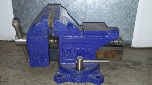 WILTON 4 1/2 SWIVEL BASE PIPE BENCH VISE - EXCELLENT CONDITION