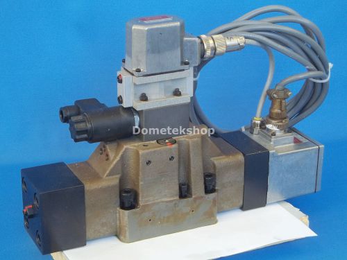 Moog B97012-024 J662C120 J061-111A Hydraulic Valve Unit