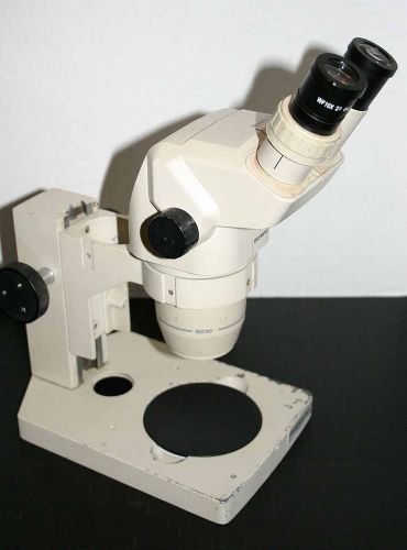 Olympus SZ-30 Stereozoom Microscope 9-40X on desktop stand Nice