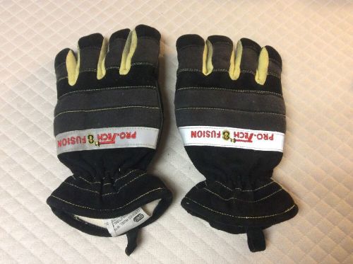 Pro-Tech 8 Fusion Structural Firefighting Gloves Size Medium Very Good Condition