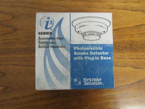 System Sensor Photoelectric Smoke Detector with 4 wire plug in base. NEW 7015