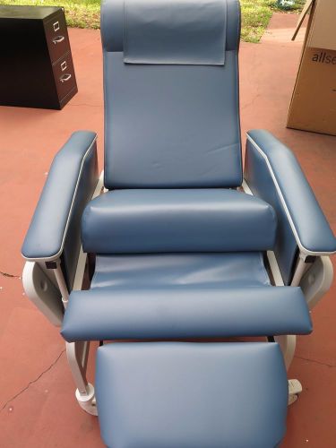 Winco dialysis medical oncology/acute recliner chair model 655 for sale