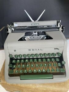 Royal Quiet De Luxe 1953 Speed Control Clean/Serviced Working Portable W/Case
