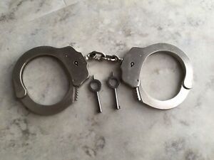 Peerless Handcuff Company Standard Link Cuffs with Smith &amp; Wesson Cuff Keys