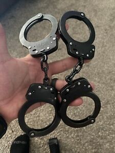 Smith &amp; Wesson 350101 Handcuffs - Black