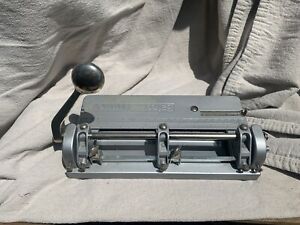 Bates Hummer Heavy Duty Adjustable 3 hole punch working