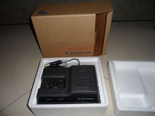 NEW Motorola Rapid Radio Desk Charger NTN4633C MT1000 HT600 MTX 800 900 P200