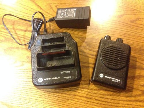 Motorola minitor v 5 uhf pager 450-457.9875 mhz 2 channel looks new works great for sale