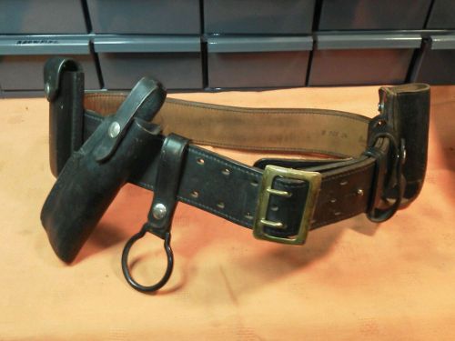 Don hume b101 34 duty belt ,bianchi colt 1911 45 , maglite, magazine pouch for sale