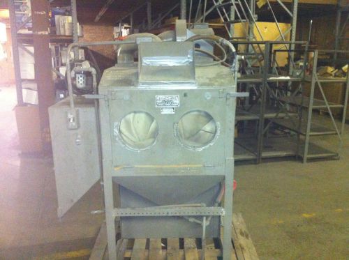 Ruemelin utility sand blaster cabinet 20 x 30 built in dust collector for sale