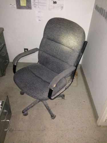 Swiveling Office Chair NO RESERVE