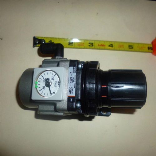 SMC AIR REGULATOR WITH GAUGE 0-150 PSI IN 3/8&#034; NPT OUT 1/4 AR30-N02E-Z W/ MOUNT