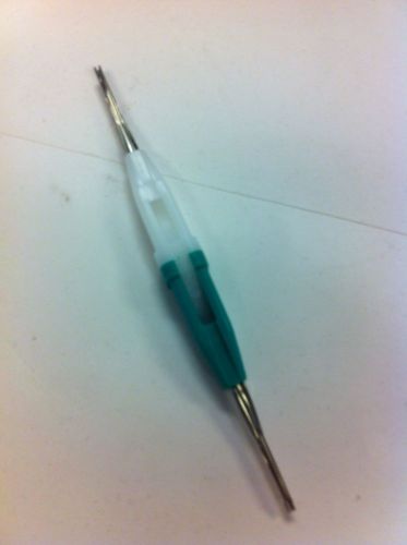 M81969/1-01 insertion / extraction tool Green/white with metal tip plastic body