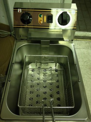 ***BRAND NEW*** Electric  Counter-Top Deep Fryer by Fleetwood