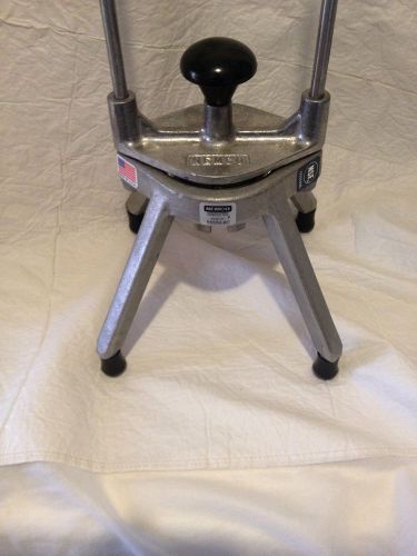 Nemco - 55550-8C - Easy Apple Corer™ 8 Section Wedger/Corer~~ONLY USED ONCE