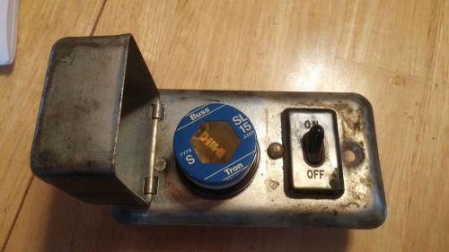 Buss Fustat Box-Cover Unit Type SSU Switch Fuseholder 15A-125V  Fuse Included