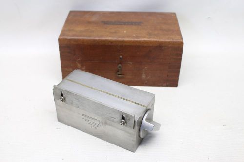Brown &amp; Sharpe magnetic chuck 5.25&#034; x 2.5&#034; Model 760 w/ wooden box