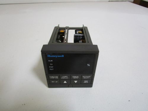 HONEYWELL TEMP. CONTROLLER DC330B-EE-000-22-000000-00-0 (AS PICTURED) *USED*