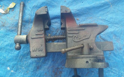Vintage chief bench vise with anvil swivel &amp; pipe jaws  no. l4  4 inch  usa made for sale