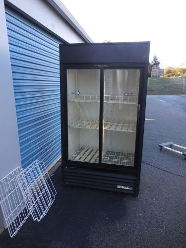 True model gdm-37 ld two door reach in beverage cooler refrigerator for sale