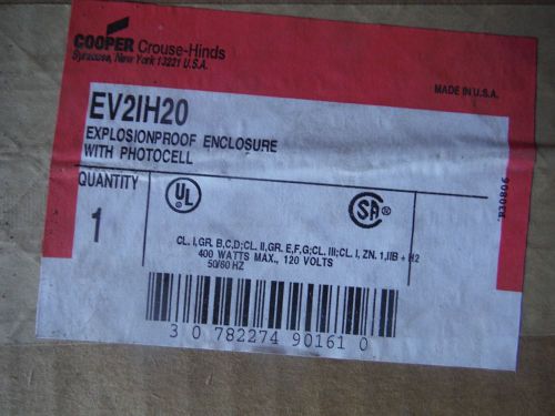 Cooper Crouse Hinds EV2IH20 Explosionproof Enclosure w/ Photocell New 120 volts