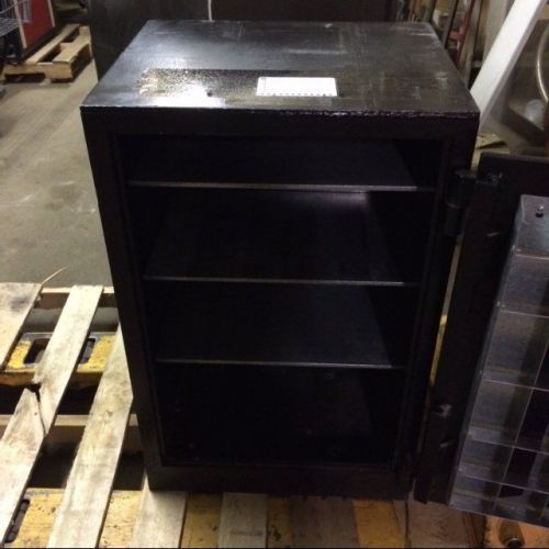 Commercial safe mcgunn steel box security equipment used store fixtures combo for sale