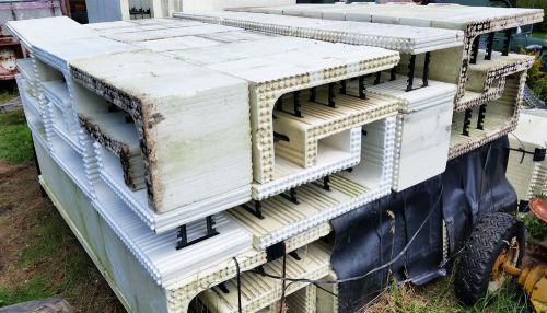 Insulated Concrete Forms (ICF) – lot of 116 pieces, various sizes, Logix brand