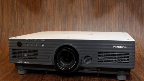 Panasonic pt-d4000 4000 lumen dlp xga lan event venue projector - works perfect for sale