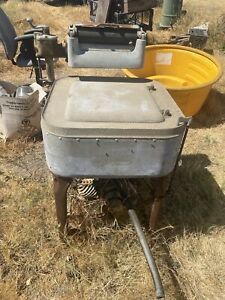 Maytag Washing Machine Hit Miss Gas Engine. Kickstart Wringer Washer.