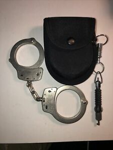 SMITH &amp; WESSON M100 CHAIN HANDCUFFS NICKEL PLATED WITH SENTINEL CASE And 1 KEY