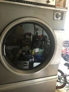 SPEED QUEEN 1 PH COMMERCIAL GAS DRYER 120Vac 30 LB MAX LOAD