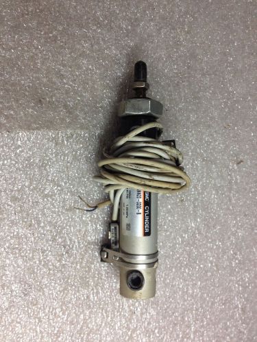 (e3) smc ncdgnn20-0200-b air cylinder with d-b73 cable for sale