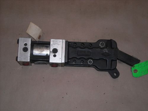 De-sta-co 895-se-aa-251-r1000-c100k pneumatic clamp, with arm, no sensor, used for sale
