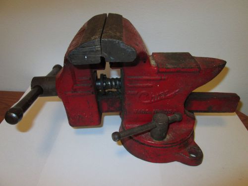 VINTAGE CHIEF NO L4 4&#034; BENCH VISE WITH ANVIL ASWIVEL AND PIPE JAWS 3 HOLE MOUNT